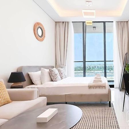 Апартаменты Luxurious Studio & Balcony At Samana Golf Avenue Дубай Экстерьер фото